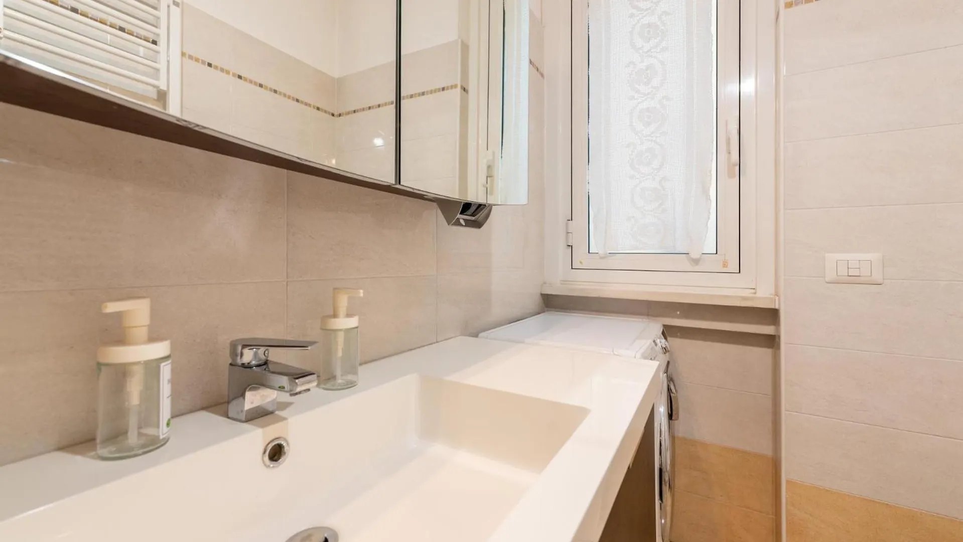 Guest Planet - Maison Citta Studi Milan 0*,  Italy